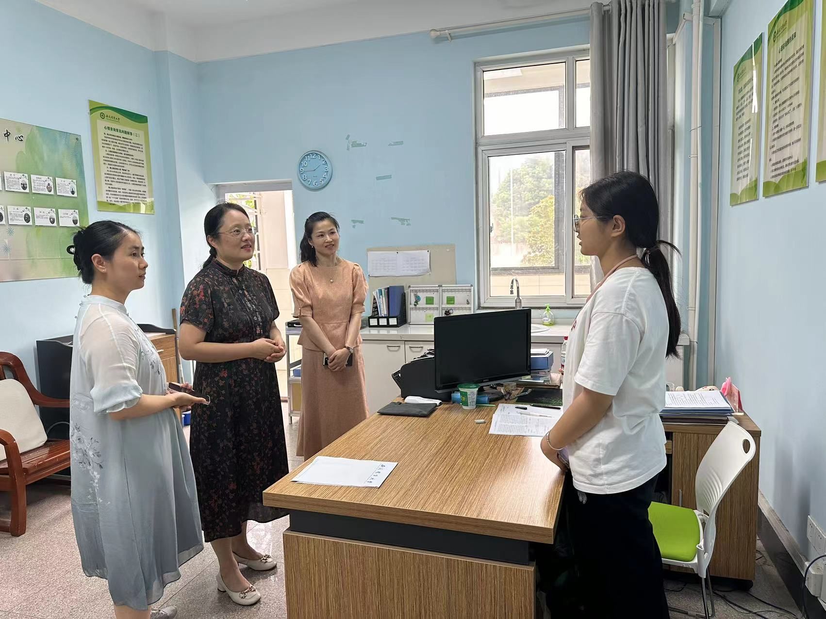 【畢業(yè)季】“芯”話別 傾聽“芯”聲 “寓”見關(guān)懷——校領(lǐng)導(dǎo)深入走訪畢業(yè)生宿舍，開展教育咨詢服務(wù)